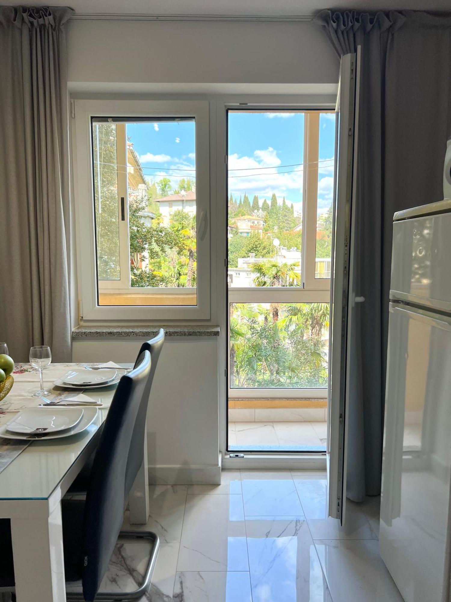 Luna - & Center Apartment Opatija